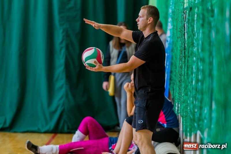 Zdjęcie w galerii na portalu naszraciborz.pl: JP Telebim RLPS: Dwa tie-breaki i przerwany mecz kobiet wiadomości z regionu