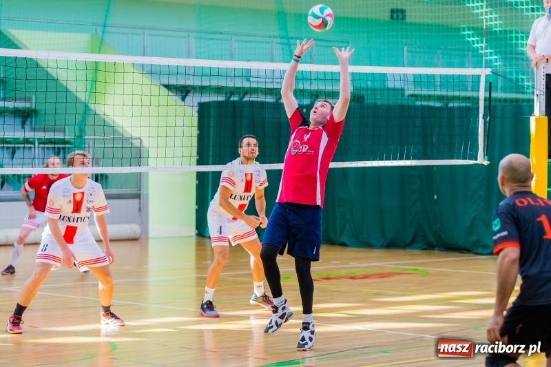 Zdjęcie w galerii na portalu naszraciborz.pl: JP Telebim RLPS: Dwa tie-breaki i przerwany mecz kobiet wiadomości z regionu