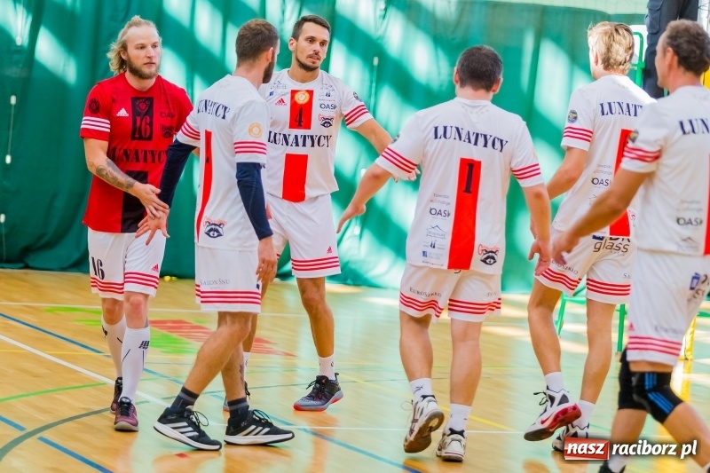 Zdjęcie w galerii na portalu naszraciborz.pl: JP Telebim RLPS: Dwa tie-breaki i przerwany mecz kobiet wiadomości z regionu