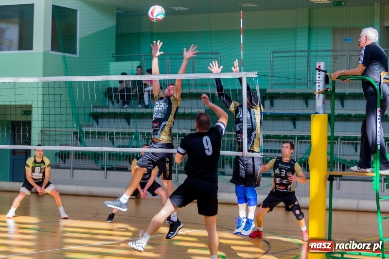 Zdjęcie w galerii na portalu naszraciborz.pl: JP Telebim RLPS: Dwa tie-breaki i przerwany mecz kobiet wiadomości z regionu