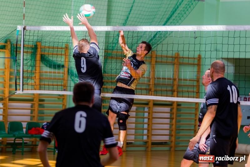 Zdjęcie w galerii na portalu naszraciborz.pl: JP Telebim RLPS: Dwa tie-breaki i przerwany mecz kobiet wiadomości z regionu