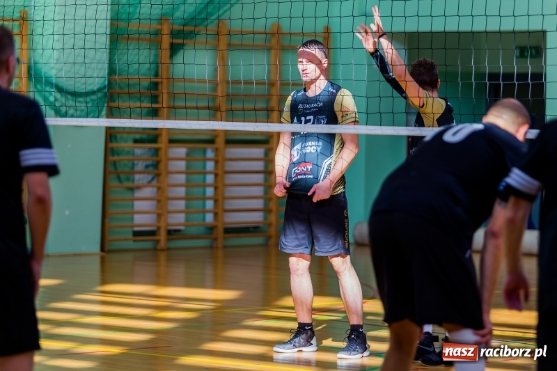 Zdjęcie w galerii na portalu naszraciborz.pl: JP Telebim RLPS: Dwa tie-breaki i przerwany mecz kobiet wiadomości z regionu