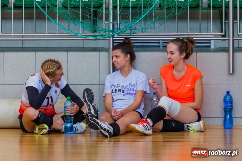 Zdjęcie w galerii na portalu naszraciborz.pl: JP Telebim RLPS: Dwa tie-breaki i przerwany mecz kobiet wiadomości z regionu