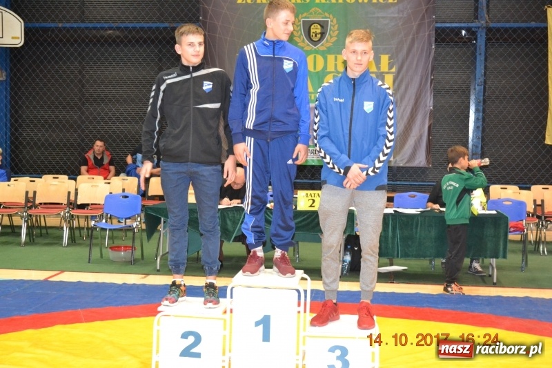 Zdjęcie w galerii na portalu naszraciborz.pl: Grad medali zapaśników Unii na zawodach w Katowicach wiadomości z regionu