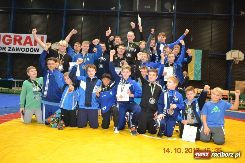 Zdjęcie w galerii na portalu naszraciborz.pl: Grad medali zapaśników Unii na zawodach w Katowicach wiadomości z regionu