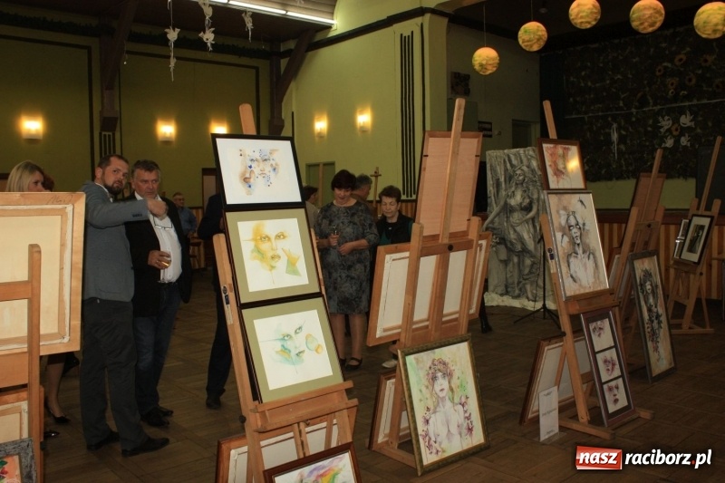 Zdjęcie w galerii na portalu naszraciborz.pl: Wystawa prac artystów gminy Krzanowice w DK Borucin wiadomości z regionu