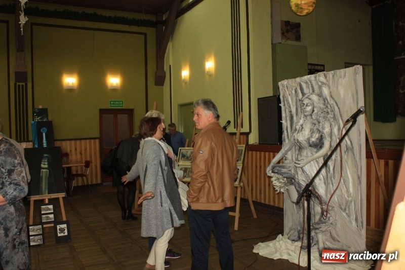 Zdjęcie w galerii na portalu naszraciborz.pl: Wystawa prac artystów gminy Krzanowice w DK Borucin wiadomości z regionu