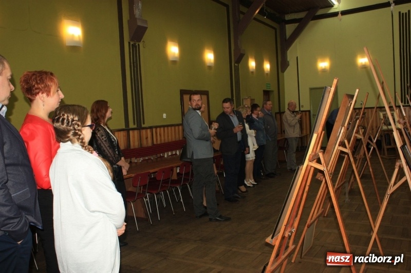 Zdjęcie w galerii na portalu naszraciborz.pl: Wystawa prac artystów gminy Krzanowice w DK Borucin wiadomości z regionu