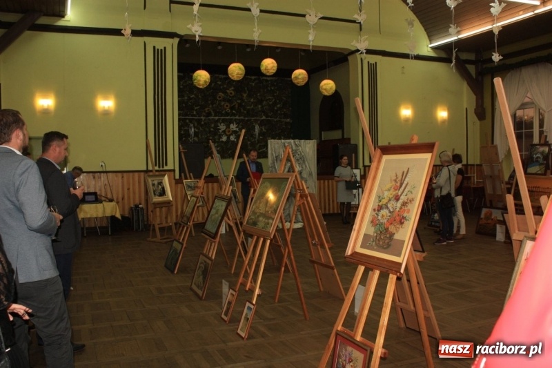 Zdjęcie w galerii na portalu naszraciborz.pl: Wystawa prac artystów gminy Krzanowice w DK Borucin wiadomości z regionu