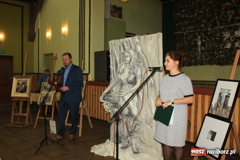 Zdjęcie w galerii na portalu naszraciborz.pl: Wystawa prac artystów gminy Krzanowice w DK Borucin wiadomości z regionu