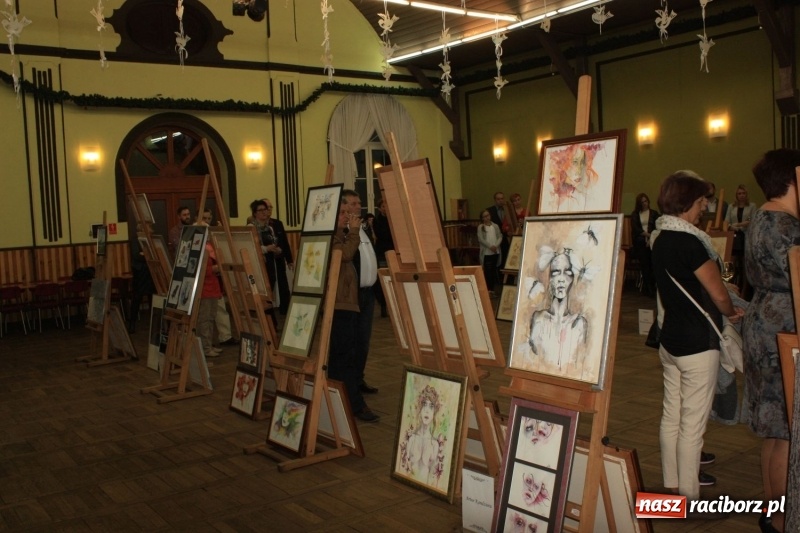 Zdjęcie w galerii na portalu naszraciborz.pl: Wystawa prac artystów gminy Krzanowice w DK Borucin wiadomości z regionu