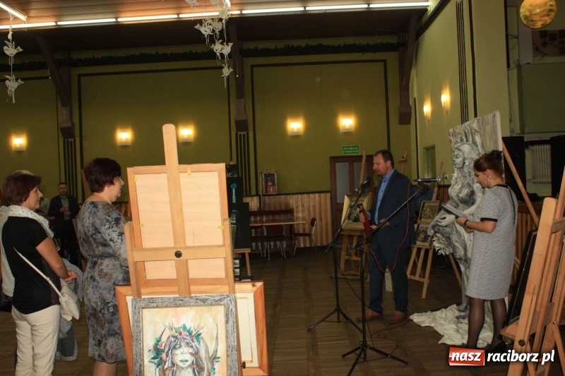 Zdjęcie w galerii na portalu naszraciborz.pl: Wystawa prac artystów gminy Krzanowice w DK Borucin wiadomości z regionu