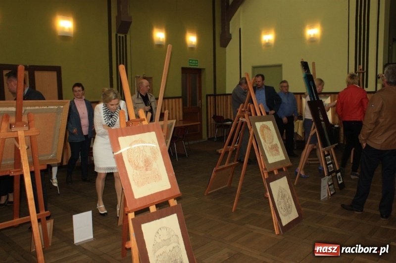 Zdjęcie w galerii na portalu naszraciborz.pl: Wystawa prac artystów gminy Krzanowice w DK Borucin wiadomości z regionu