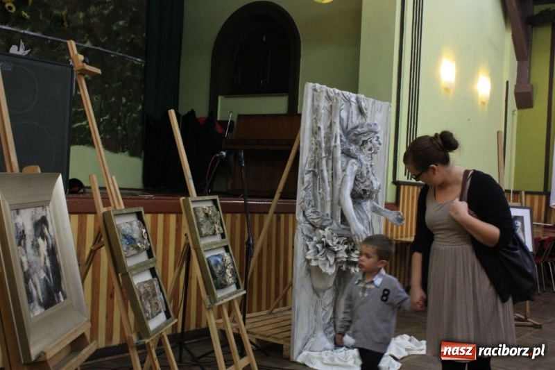 Zdjęcie w galerii na portalu naszraciborz.pl: Wystawa prac artystów gminy Krzanowice w DK Borucin wiadomości z regionu