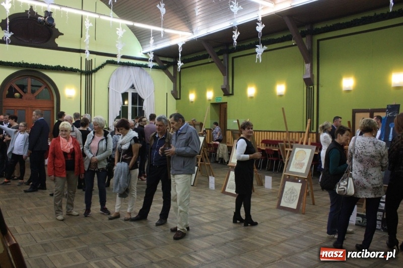 Zdjęcie w galerii na portalu naszraciborz.pl: Wystawa prac artystów gminy Krzanowice w DK Borucin wiadomości z regionu
