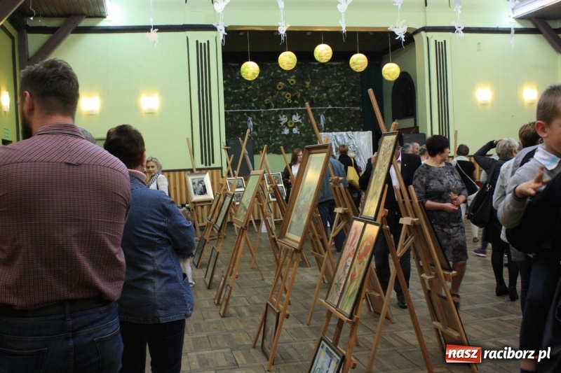 Zdjęcie w galerii na portalu naszraciborz.pl: Wystawa prac artystów gminy Krzanowice w DK Borucin wiadomości z regionu