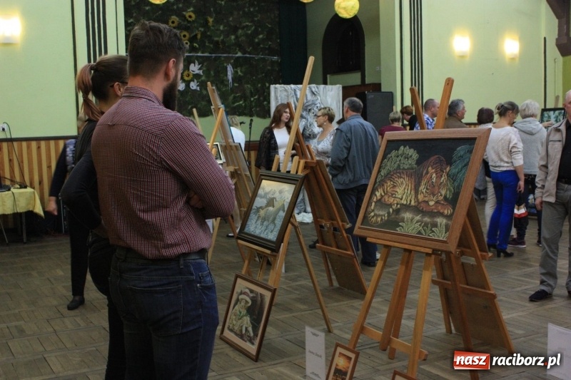 Zdjęcie w galerii na portalu naszraciborz.pl: Wystawa prac artystów gminy Krzanowice w DK Borucin wiadomości z regionu