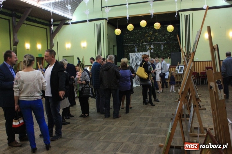 Zdjęcie w galerii na portalu naszraciborz.pl: Wystawa prac artystów gminy Krzanowice w DK Borucin wiadomości z regionu