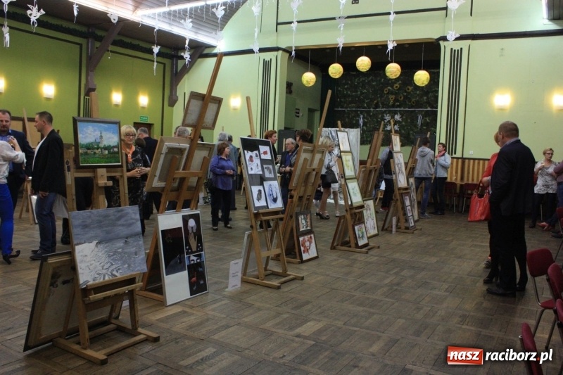 Zdjęcie w galerii na portalu naszraciborz.pl: Wystawa prac artystów gminy Krzanowice w DK Borucin wiadomości z regionu