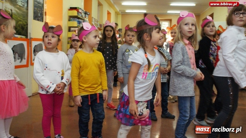 Zdjęcie w galerii na portalu naszraciborz.pl: Urodziny Kubusia Puchatka w raciborskiej bibliotece wiadomości z regionu