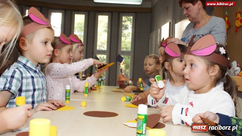 Zdjęcie w galerii na portalu naszraciborz.pl: Urodziny Kubusia Puchatka w raciborskiej bibliotece wiadomości z regionu