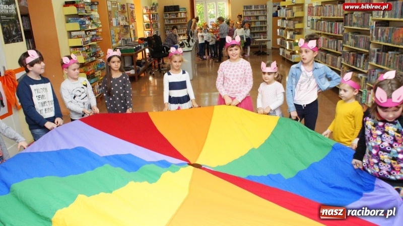 Zdjęcie w galerii na portalu naszraciborz.pl: Urodziny Kubusia Puchatka w raciborskiej bibliotece wiadomości z regionu