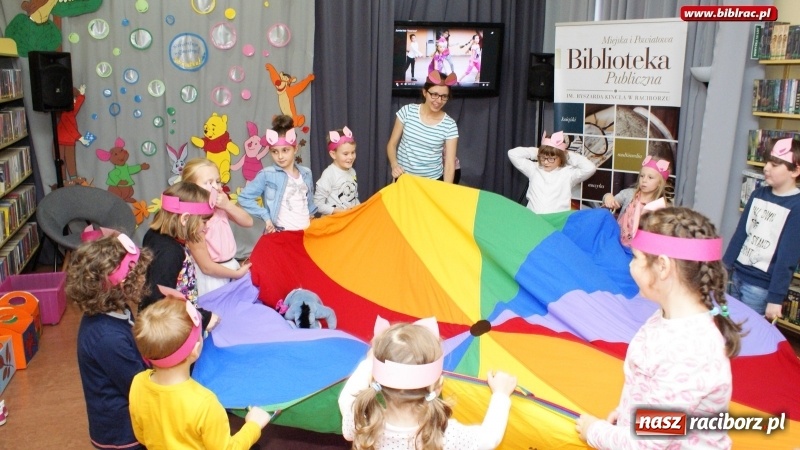 Zdjęcie w galerii na portalu naszraciborz.pl: Urodziny Kubusia Puchatka w raciborskiej bibliotece wiadomości z regionu