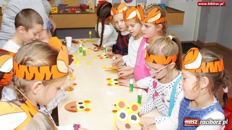 Zdjęcie w galerii na portalu naszraciborz.pl: Urodziny Kubusia Puchatka w raciborskiej bibliotece wiadomości z regionu