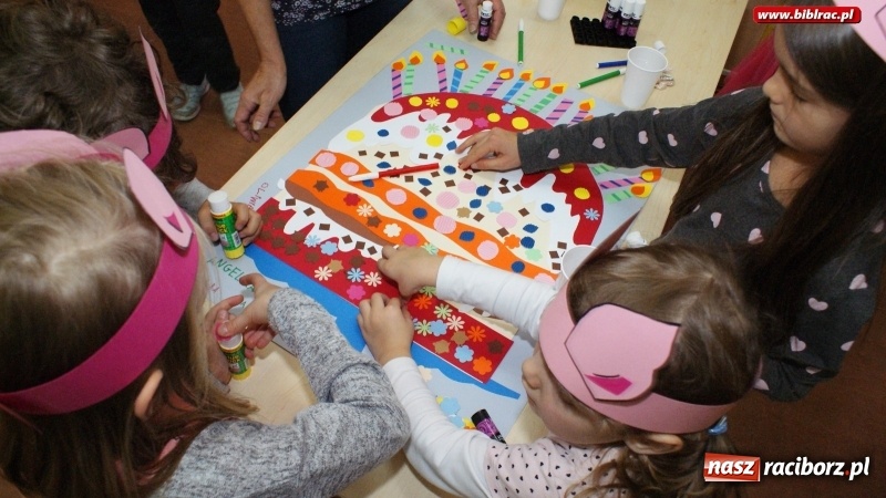Zdjęcie w galerii na portalu naszraciborz.pl: Urodziny Kubusia Puchatka w raciborskiej bibliotece wiadomości z regionu