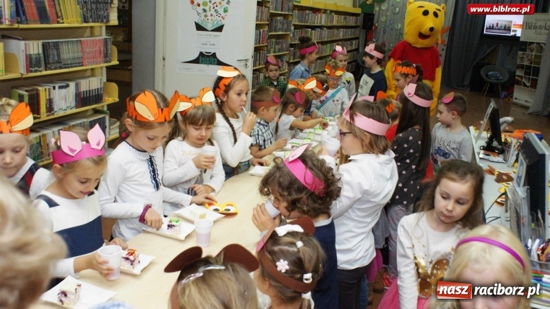 Zdjęcie w galerii na portalu naszraciborz.pl: Urodziny Kubusia Puchatka w raciborskiej bibliotece wiadomości z regionu