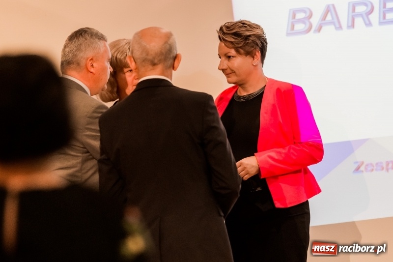 Zdjęcie w galerii na portalu naszraciborz.pl: Powiatowe święto edukacji narodowej na zamku. Awanse, nagrody i wyróżnienia  wiadomości z regionu