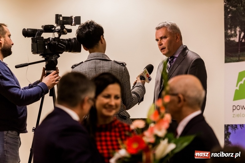 Zdjęcie w galerii na portalu naszraciborz.pl: Powiatowe święto edukacji narodowej na zamku. Awanse, nagrody i wyróżnienia  wiadomości z regionu