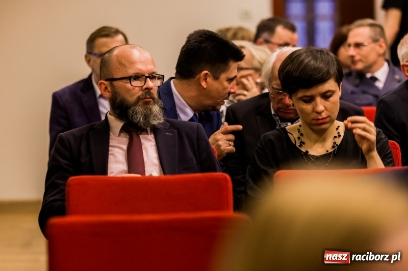 Zdjęcie w galerii na portalu naszraciborz.pl: Powiatowe święto edukacji narodowej na zamku. Awanse, nagrody i wyróżnienia  wiadomości z regionu