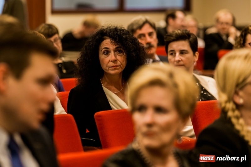 Zdjęcie w galerii na portalu naszraciborz.pl: Powiatowe święto edukacji narodowej na zamku. Awanse, nagrody i wyróżnienia  wiadomości z regionu