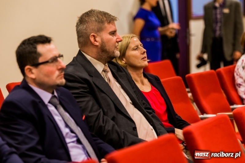 Zdjęcie w galerii na portalu naszraciborz.pl: Powiatowe święto edukacji narodowej na zamku. Awanse, nagrody i wyróżnienia  wiadomości z regionu