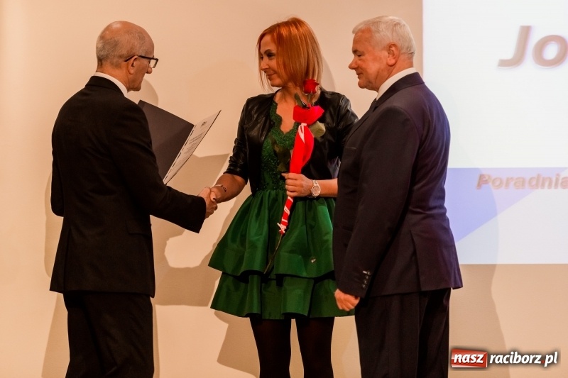 Zdjęcie w galerii na portalu naszraciborz.pl: Powiatowe święto edukacji narodowej na zamku. Awanse, nagrody i wyróżnienia  wiadomości z regionu