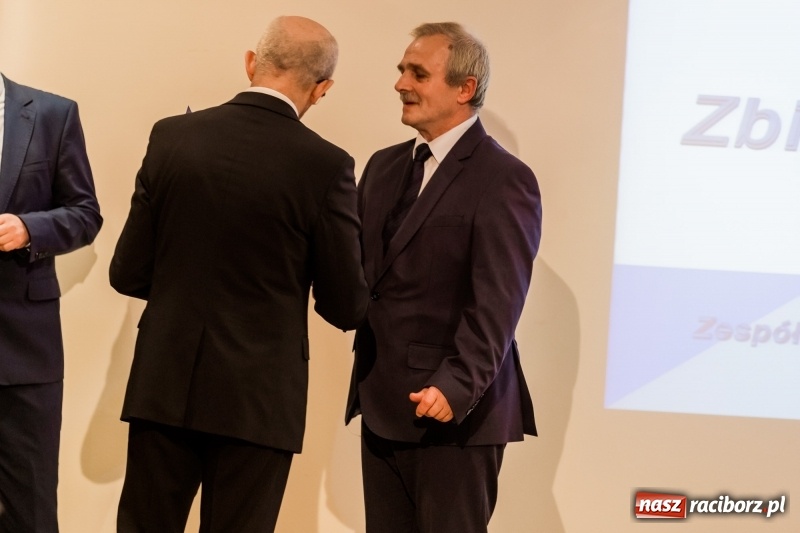 Zdjęcie w galerii na portalu naszraciborz.pl: Powiatowe święto edukacji narodowej na zamku. Awanse, nagrody i wyróżnienia  wiadomości z regionu