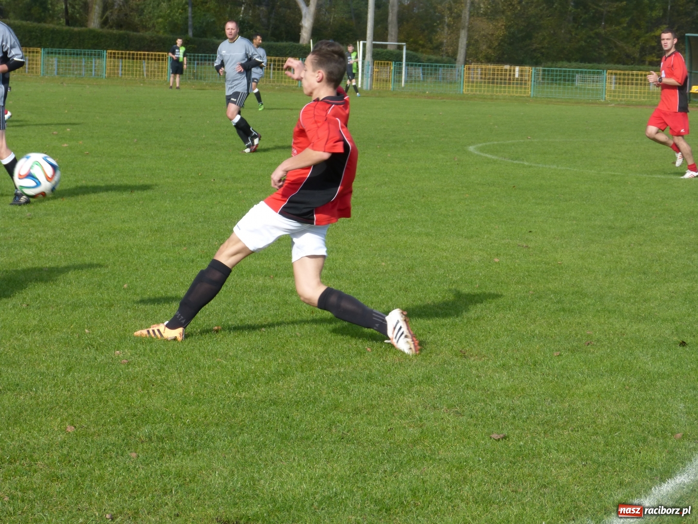 Zdjęcie w galerii na portalu naszraciborz.pl: Turniej piłki nożnej o Puchar Burmistrza Kuźni Raciborskiej wiadomości z regionu