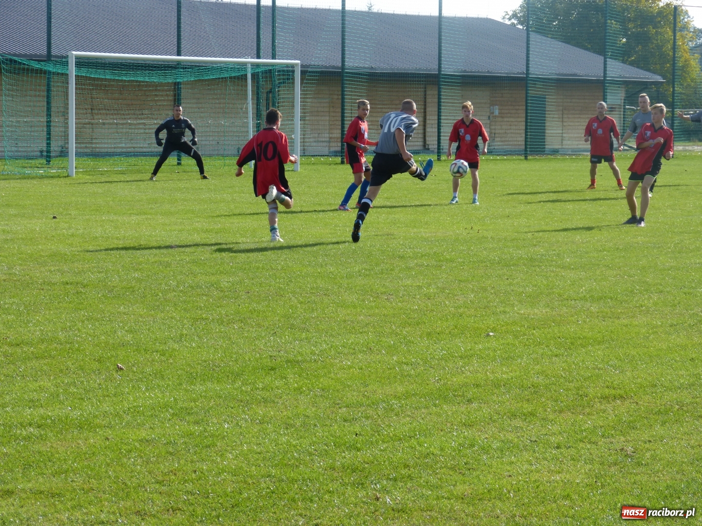 Zdjęcie w galerii na portalu naszraciborz.pl: Turniej piłki nożnej o Puchar Burmistrza Kuźni Raciborskiej wiadomości z regionu