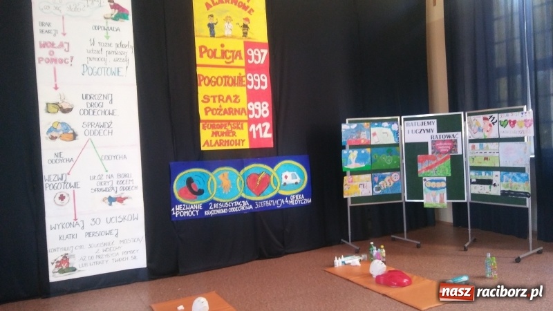 Zdjęcie w galerii na portalu naszraciborz.pl: Uczniowie SP 4 bili rekord w reanimacji wiadomości z regionu