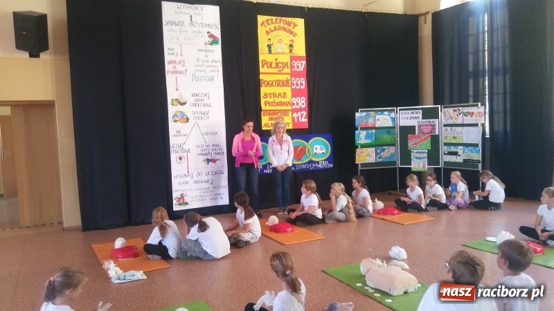Zdjęcie w galerii na portalu naszraciborz.pl: Uczniowie SP 4 bili rekord w reanimacji wiadomości z regionu