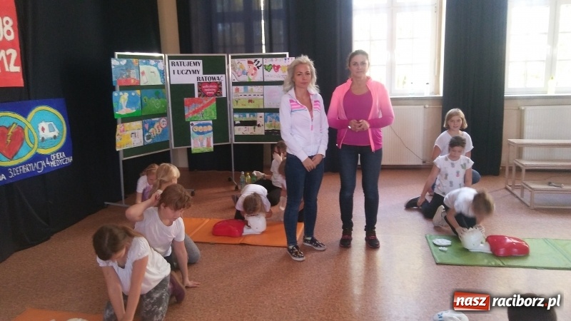 Zdjęcie w galerii na portalu naszraciborz.pl: Uczniowie SP 4 bili rekord w reanimacji wiadomości z regionu