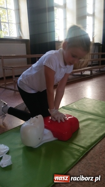 Zdjęcie w galerii na portalu naszraciborz.pl: Uczniowie SP 4 bili rekord w reanimacji wiadomości z regionu