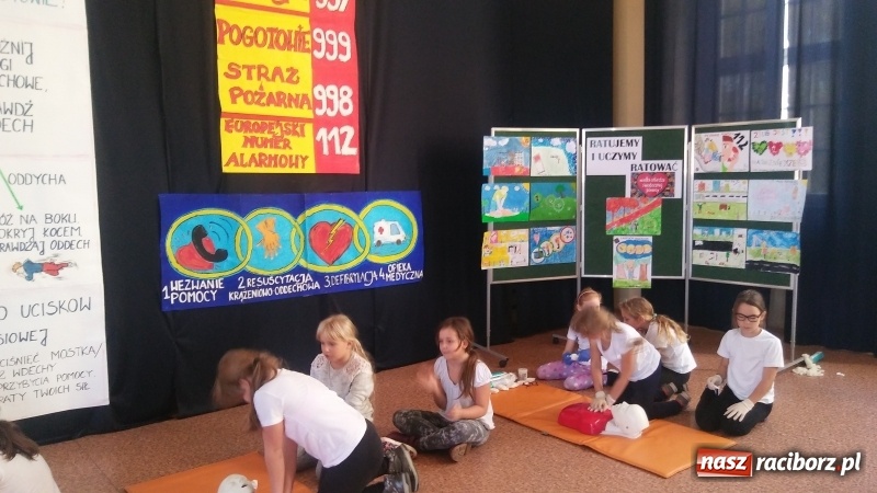 Zdjęcie w galerii na portalu naszraciborz.pl: Uczniowie SP 4 bili rekord w reanimacji wiadomości z regionu