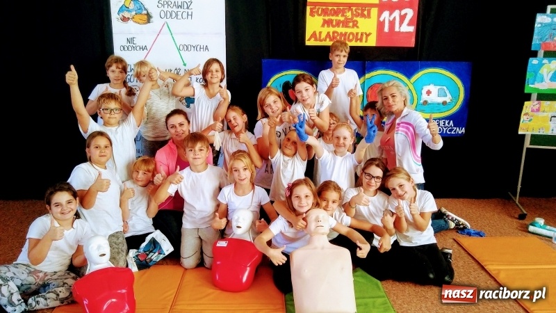 Zdjęcie w galerii na portalu naszraciborz.pl: Uczniowie SP 4 bili rekord w reanimacji wiadomości z regionu