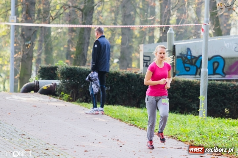 Zdjęcie w galerii na portalu naszraciborz.pl: Finały sztafetowych biegów przełajowych w parku Zamkowym  wiadomości z regionu