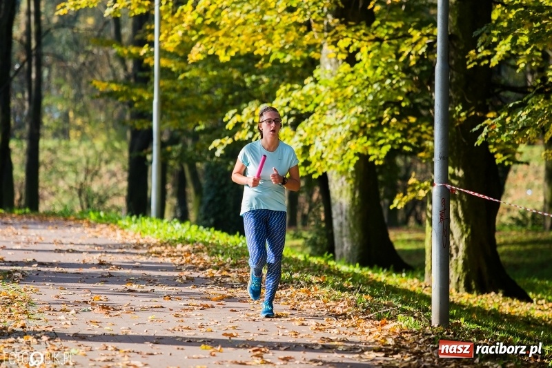 Zdjęcie w galerii na portalu naszraciborz.pl: Finały sztafetowych biegów przełajowych w parku Zamkowym  wiadomości z regionu
