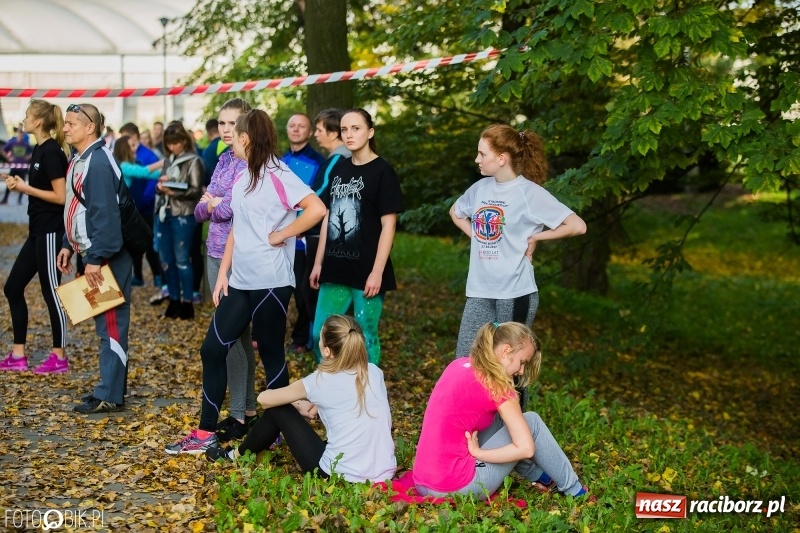 Zdjęcie w galerii na portalu naszraciborz.pl: Finały sztafetowych biegów przełajowych w parku Zamkowym  wiadomości z regionu