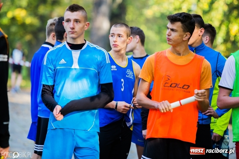 Zdjęcie w galerii na portalu naszraciborz.pl: Finały sztafetowych biegów przełajowych w parku Zamkowym  wiadomości z regionu