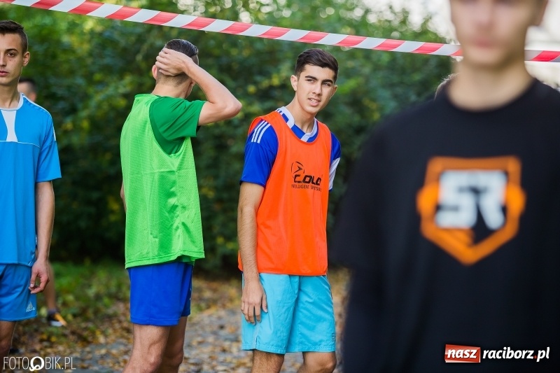 Zdjęcie w galerii na portalu naszraciborz.pl: Finały sztafetowych biegów przełajowych w parku Zamkowym  wiadomości z regionu